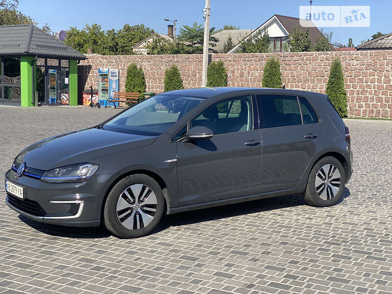 Хетчбек Volkswagen e-Golf 2015 в Кропивницькому