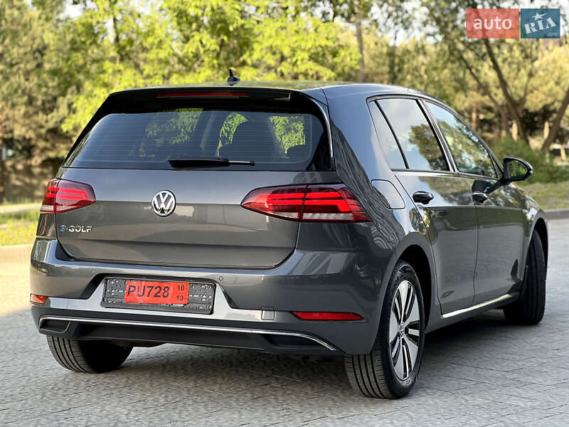 Хэтчбек Volkswagen e-Golf 2017 в Новояворовске