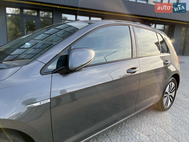 Хэтчбек Volkswagen e-Golf 2017 в Новояворовске