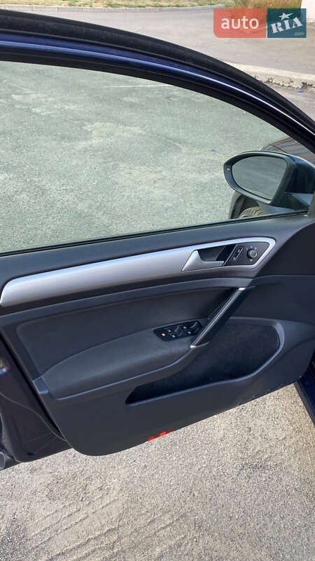 Хетчбек Volkswagen e-Golf 2016 в Києві