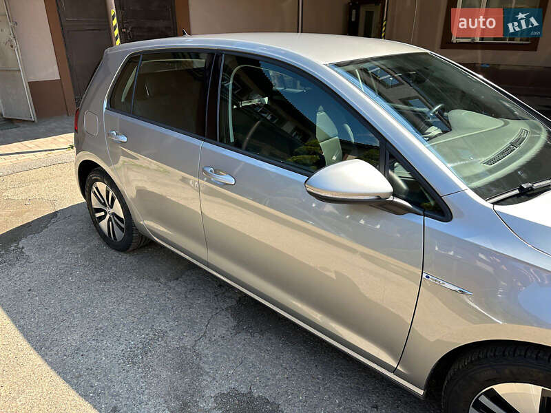 Хэтчбек Volkswagen e-Golf 2018 в Черновцах