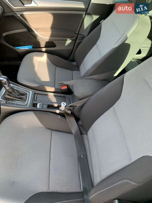 Хетчбек Volkswagen e-Golf 2015 в Львові