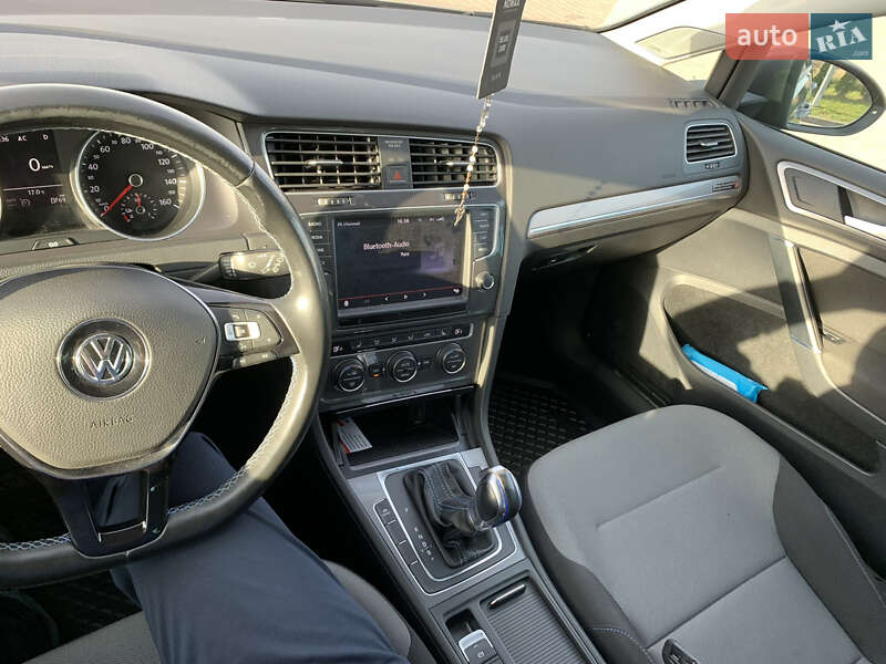 Хетчбек Volkswagen e-Golf 2015 в Львові