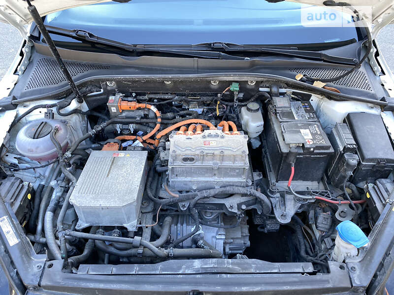 Хэтчбек Volkswagen e-Golf 2017 в Киеве