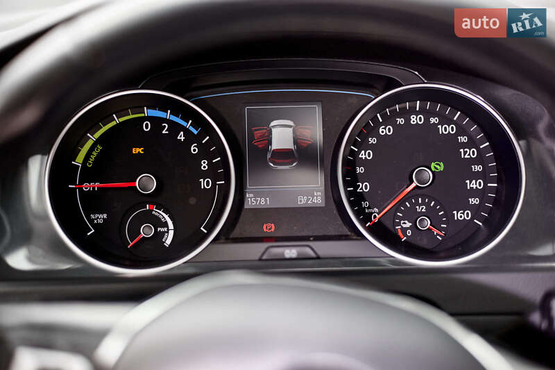 Хетчбек Volkswagen e-Golf 2020 в Дніпрі