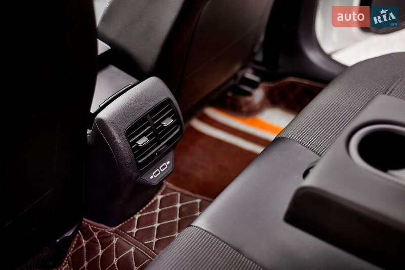 Хетчбек Volkswagen e-Golf 2020 в Дніпрі