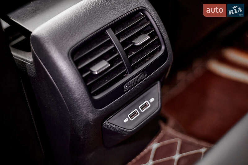 Хетчбек Volkswagen e-Golf 2020 в Дніпрі