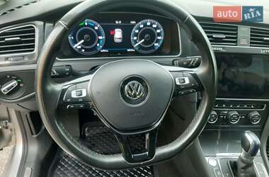 Хэтчбек Volkswagen e-Golf 2017 в 