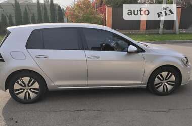 Хэтчбек Volkswagen e-Golf 2016 в Киеве