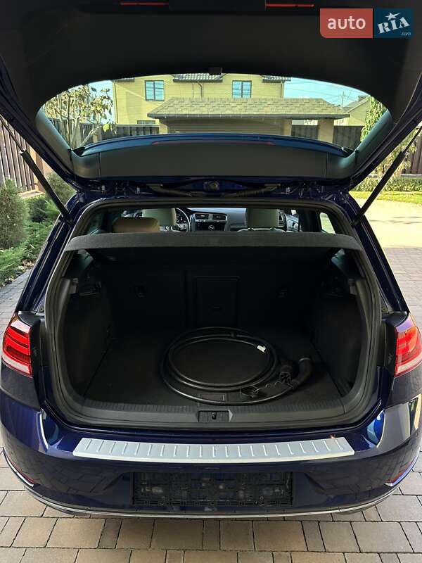 Хэтчбек Volkswagen e-Golf 2017 в Виннице фото 28 Хэтчбек Volkswagen e-Golf 2017 в Виннице