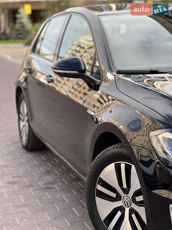 Хетчбек Volkswagen e-Golf 2017 в Софіївській Борщагівці