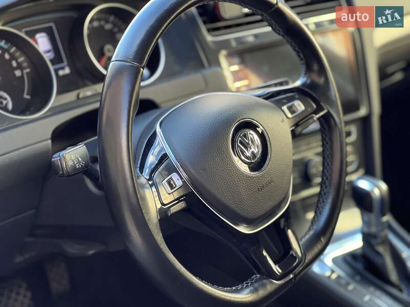 Хетчбек Volkswagen e-Golf 2017 в Софіївській Борщагівці