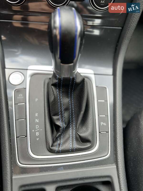 Хетчбек Volkswagen e-Golf 2017 в Софіївській Борщагівці