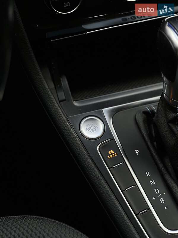 Хетчбек Volkswagen e-Golf 2017 в Софіївській Борщагівці