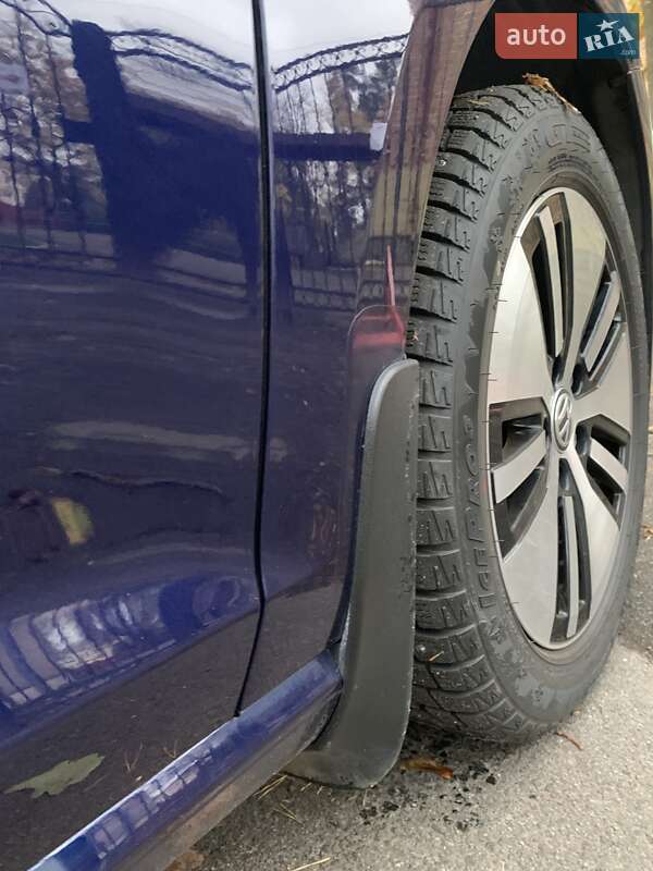 Хетчбек Volkswagen e-Golf 2019 в Києві