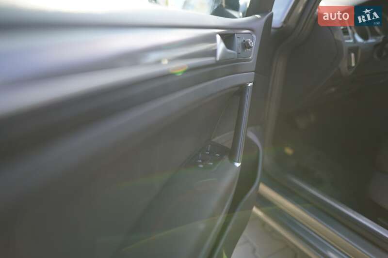 Хетчбек Volkswagen e-Golf 2018 в Житомирі