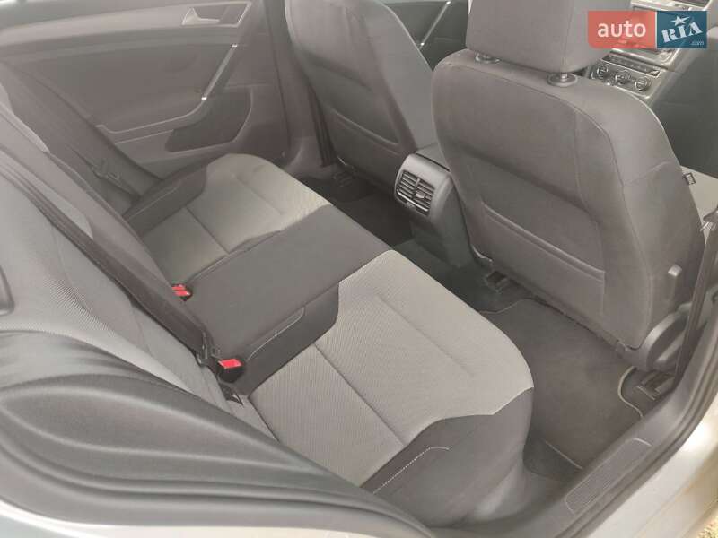 Хэтчбек Volkswagen e-Golf 2015 в Киеве