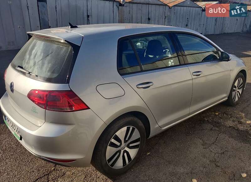Хэтчбек Volkswagen e-Golf 2015 в Киеве
