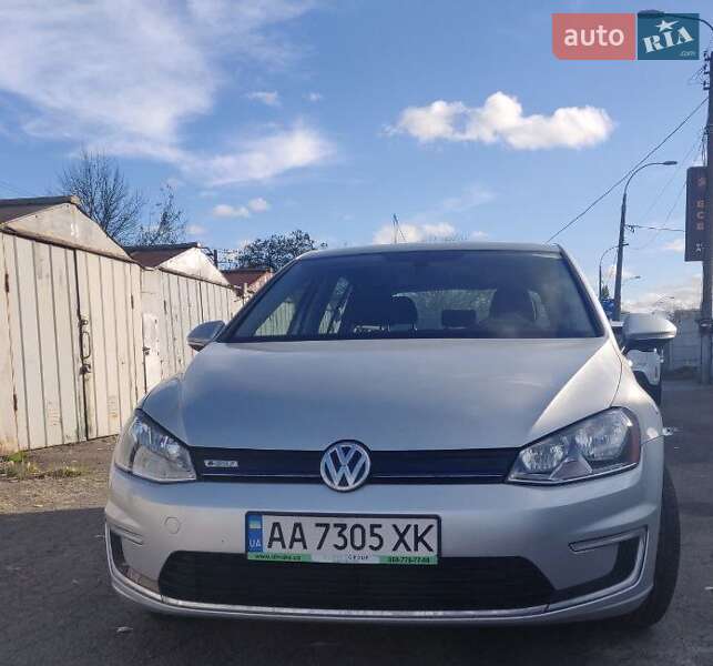 Хэтчбек Volkswagen e-Golf 2015 в Киеве