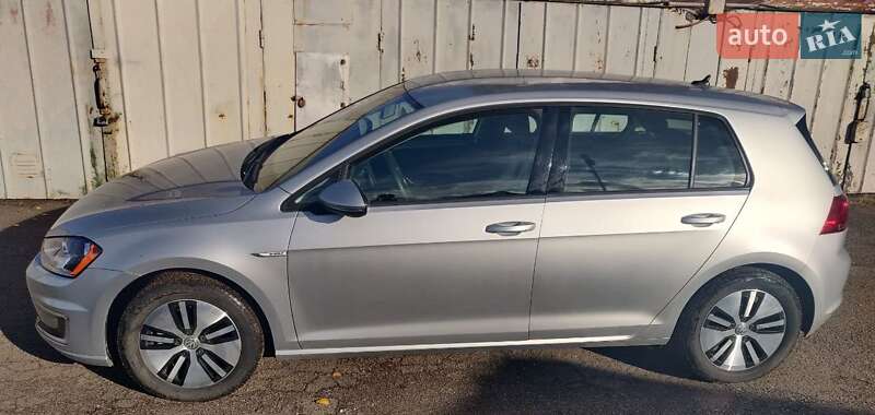Хэтчбек Volkswagen e-Golf 2015 в Киеве