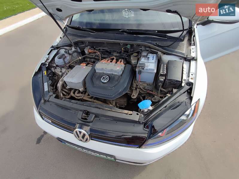Хэтчбек Volkswagen e-Golf 2015 в Бахмаче