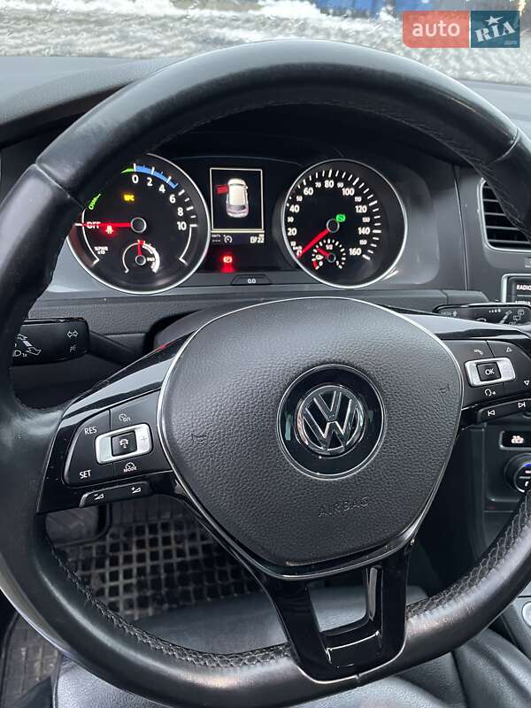 Хетчбек Volkswagen e-Golf 2014 в Ужгороді