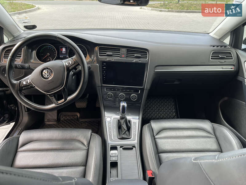 Хэтчбек Volkswagen e-Golf 2018 в Виннице