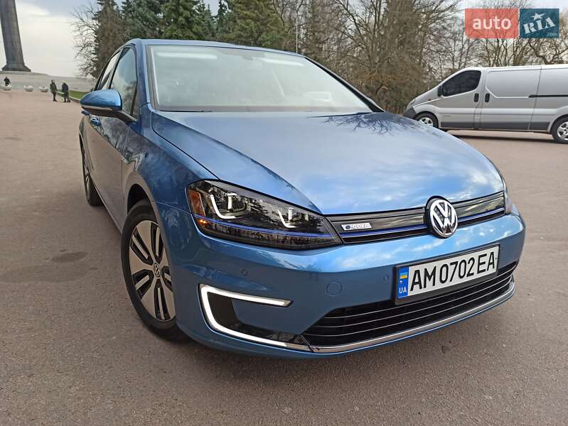 Хетчбек Volkswagen e-Golf 2015 в Житомирі