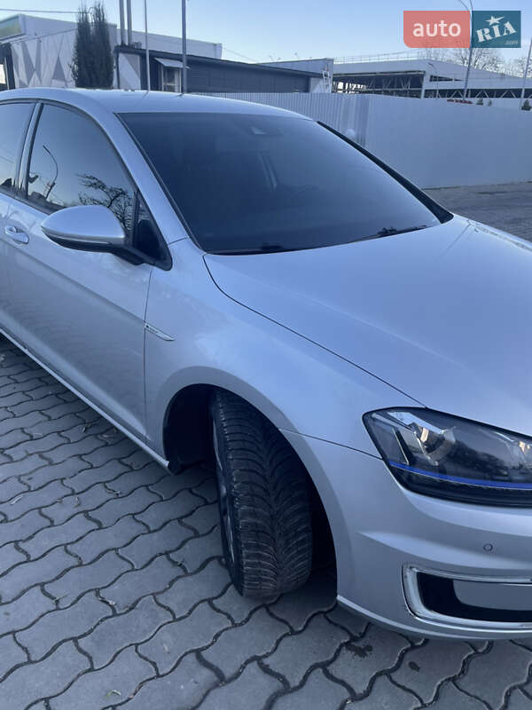 Хэтчбек Volkswagen e-Golf 2015 в Черновцах фото 4 Хэтчбек Volkswagen e-Golf 2015 в Черновцах