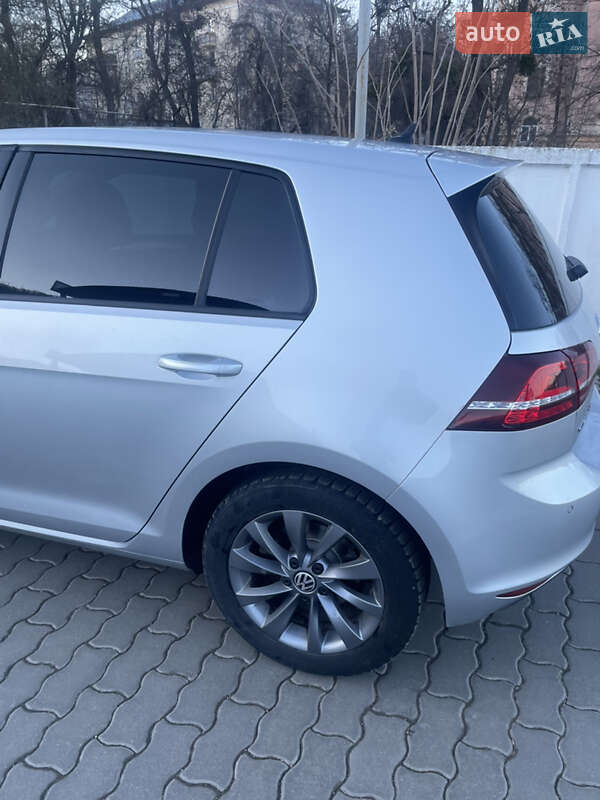 Хэтчбек Volkswagen e-Golf 2015 в Черновцах фото 11 Хэтчбек Volkswagen e-Golf 2015 в Черновцах