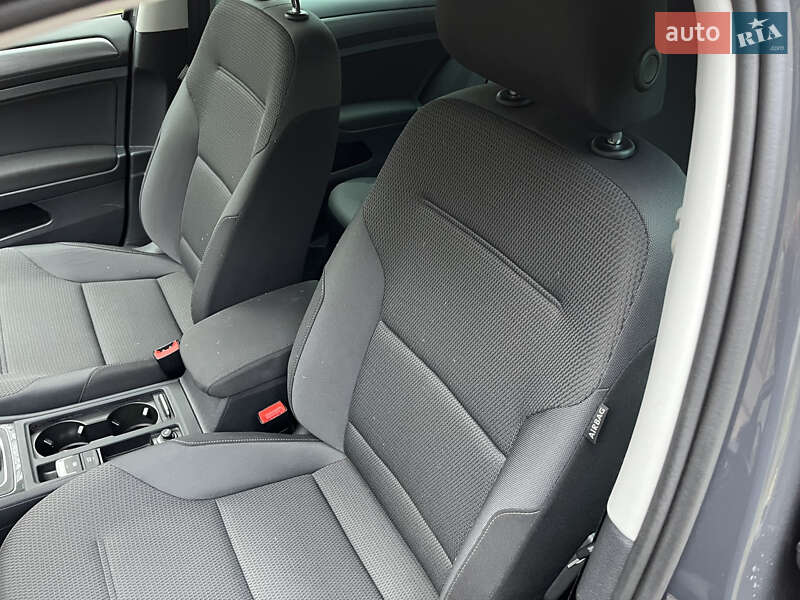 Хетчбек Volkswagen e-Golf 2020 в Радивиліві