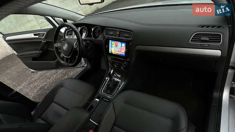 Хэтчбек Volkswagen e-Golf 2015 в Львове