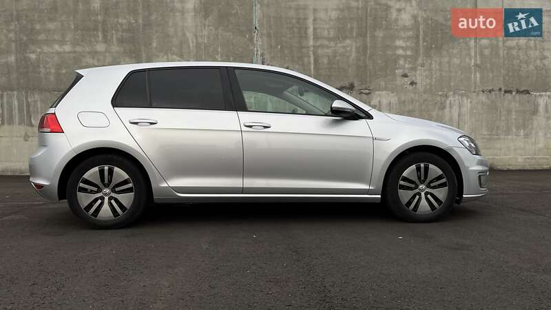 Хэтчбек Volkswagen e-Golf 2015 в Львове