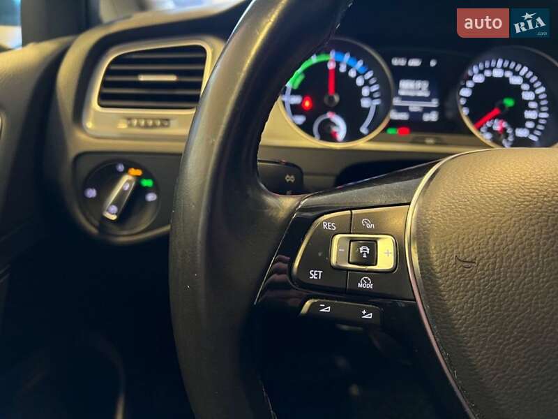 Хетчбек Volkswagen e-Golf 2015 в Львові