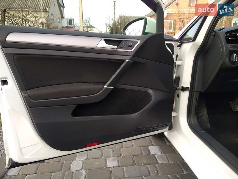 Хетчбек Volkswagen e-Golf 2015 в Рівному