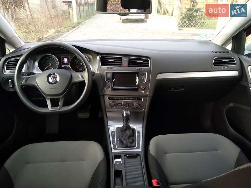 Хетчбек Volkswagen e-Golf 2015 в Рівному