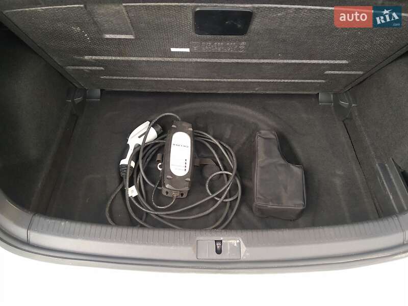 Хетчбек Volkswagen e-Golf 2015 в Рівному