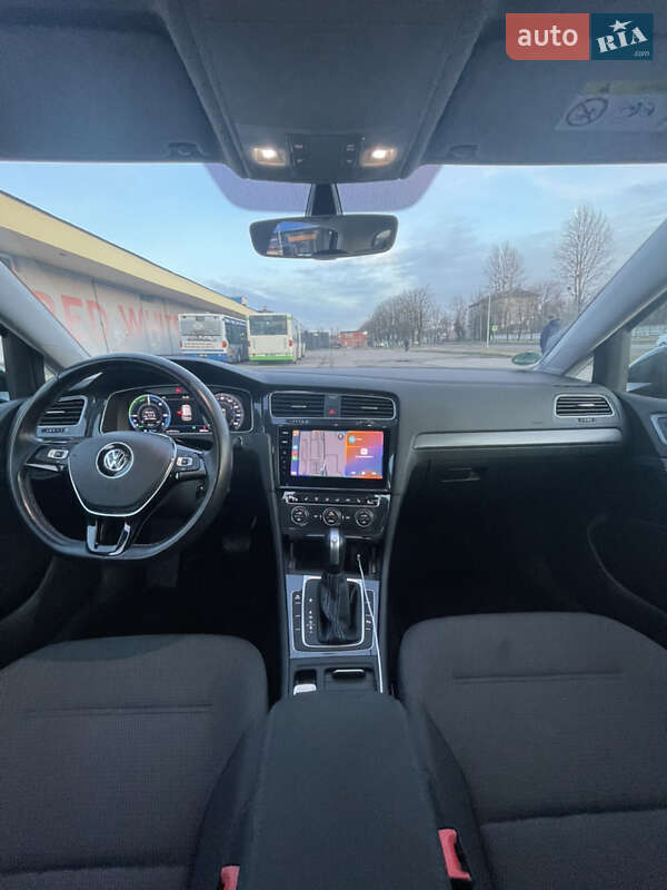 Хэтчбек Volkswagen e-Golf 2020 в Львове