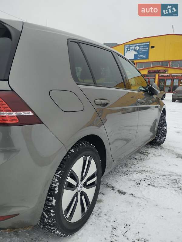 Хэтчбек Volkswagen e-Golf 2016 в Житомире