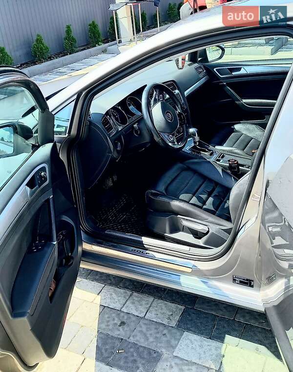 Хетчбек Volkswagen e-Golf 2016 в Львові фото 12 Хетчбек Volkswagen e-Golf 2016 в Львові