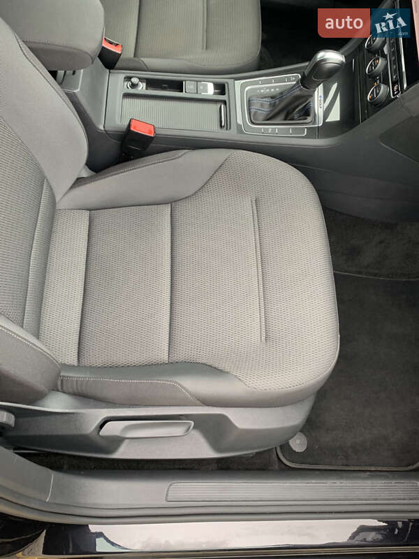 Хетчбек Volkswagen e-Golf 2020 в Києві