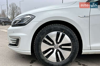 Хэтчбек Volkswagen e-Golf 2019 в 