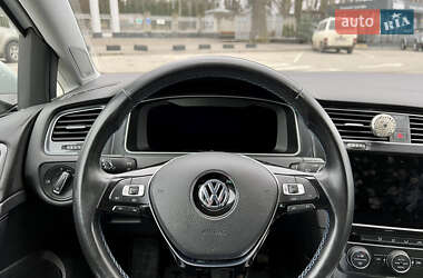 Хэтчбек Volkswagen e-Golf 2019 в 