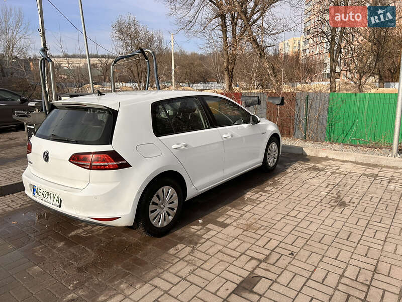 Хетчбек Volkswagen e-Golf 2014 в Дніпрі