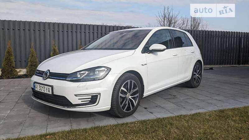 Хэтчбек Volkswagen e-Golf 2019 в Киеве