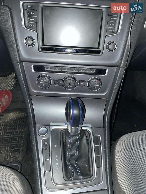 Хэтчбек Volkswagen e-Golf 2016 в Днепре