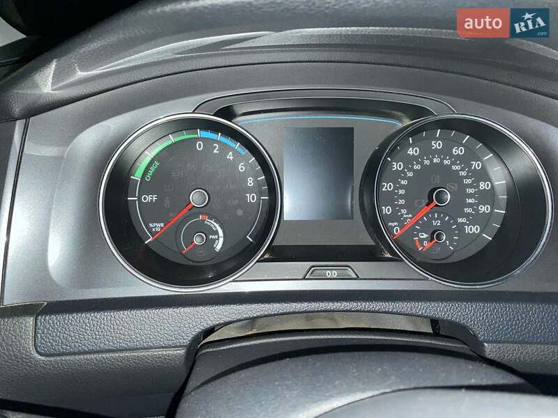 Хэтчбек Volkswagen e-Golf 2016 в Днепре