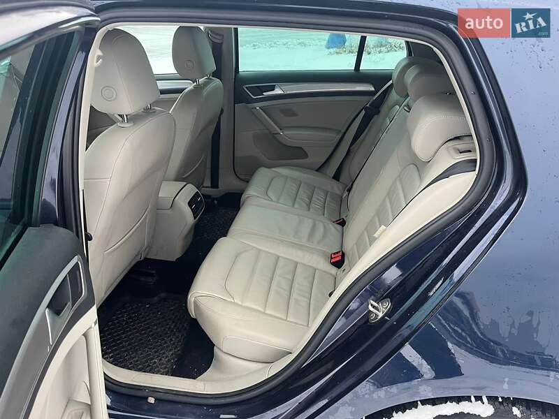 Volkswagen e-Golf 2015