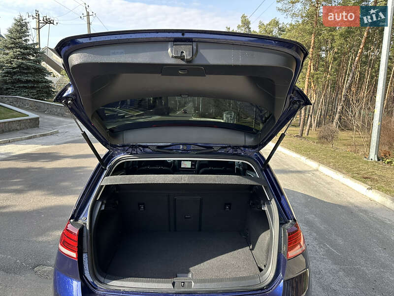 Хэтчбек Volkswagen e-Golf 2018 в Киеве фото 11 Хэтчбек Volkswagen e-Golf 2018 в Киеве