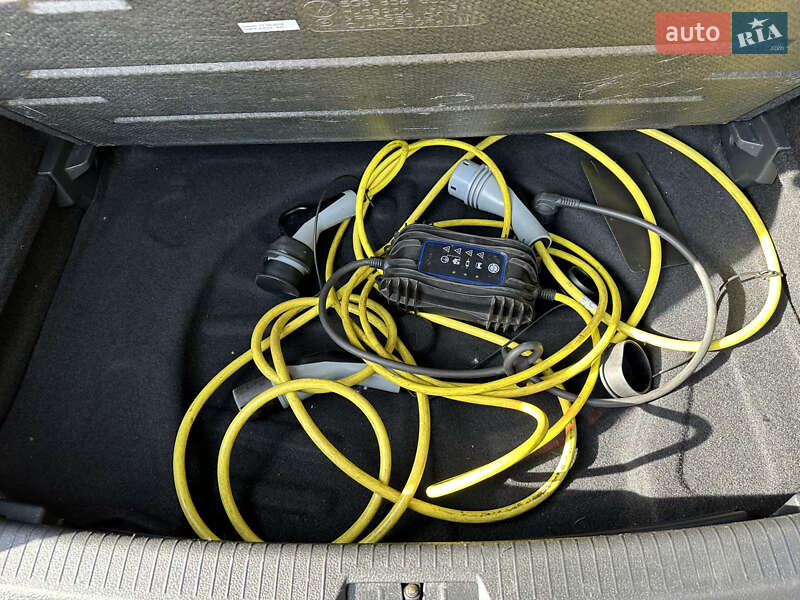 Хэтчбек Volkswagen e-Golf 2018 в Киеве фото 12 Хэтчбек Volkswagen e-Golf 2018 в Киеве